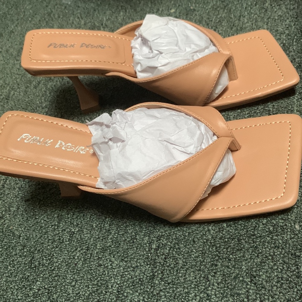 Nude slide with heel